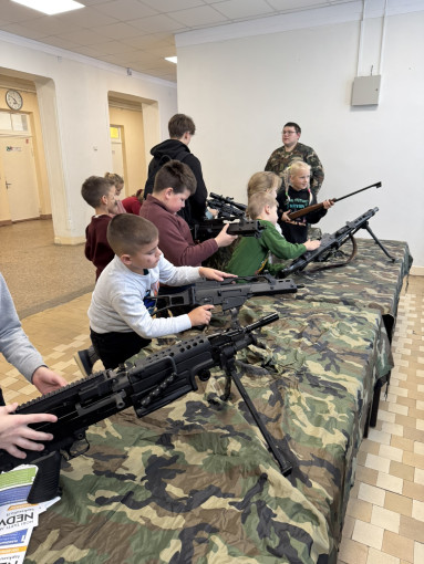 Renginio nuotrauka, Šaulių ekipuotės ir ginklų pristatymas