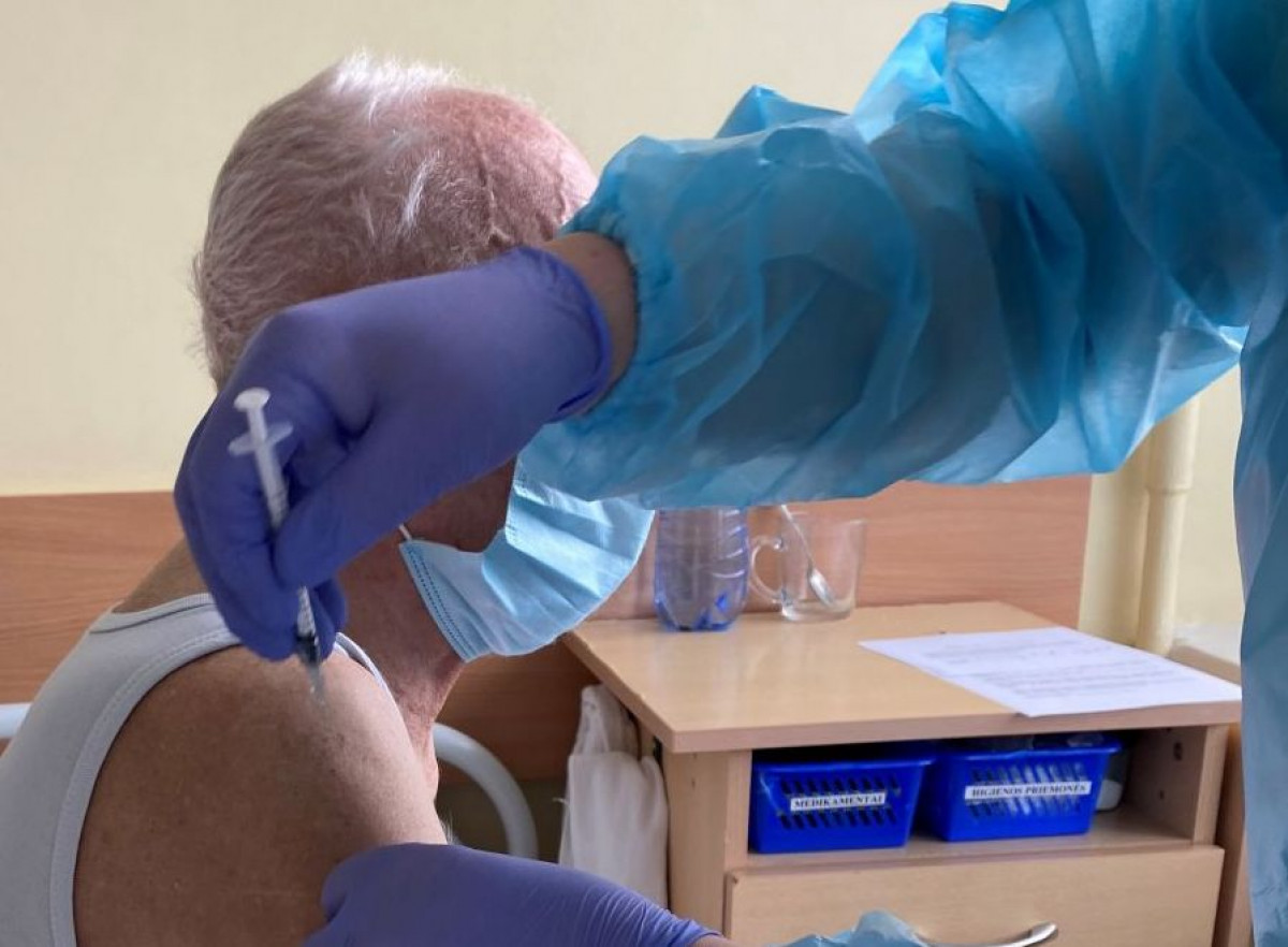 Klaipėdos universitetinėje ligoninėje COVID-19 vakcina pradėti skiepyti stacionare gydomi pacientai