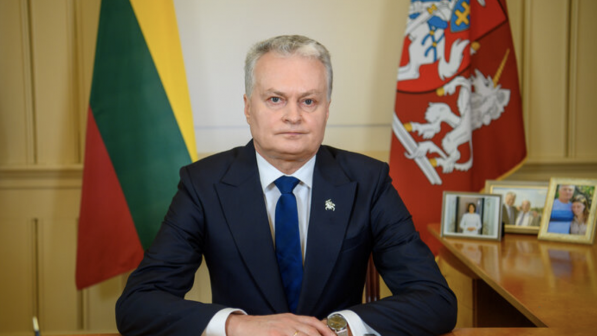 Prezidentas Lietuvoje įvedė nepaprastąją padėtį