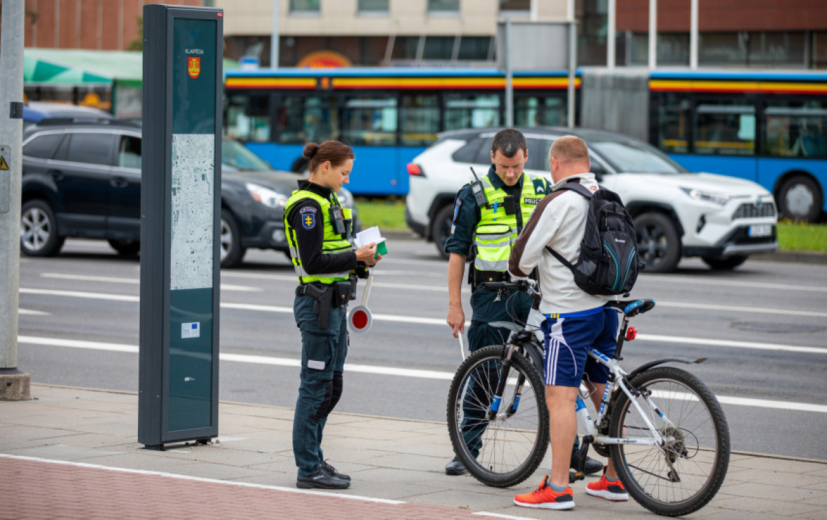 Klaipėdos policininkai tikrino uostamiesčio dviratininkus: vienam skirta 115 eurų bauda