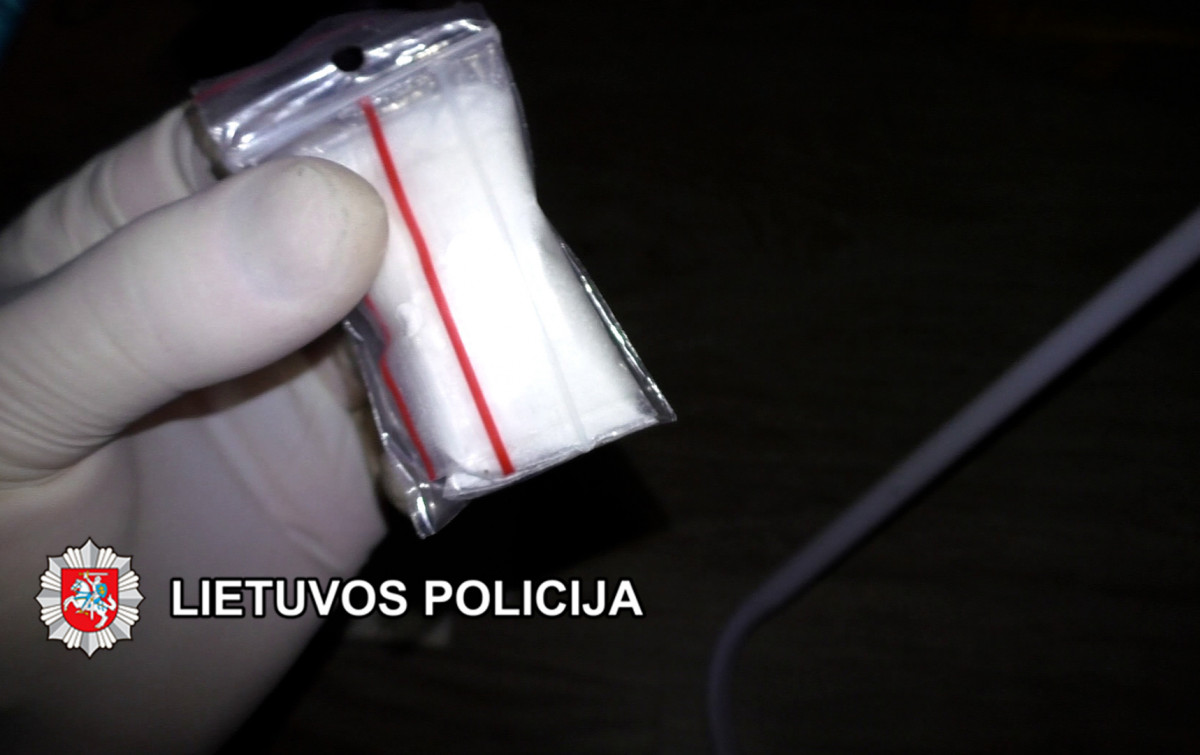 Policijai įkliuvo 9 kg narkotikų į Lietuvą bandęs įvežti klaipėdietis su drauge