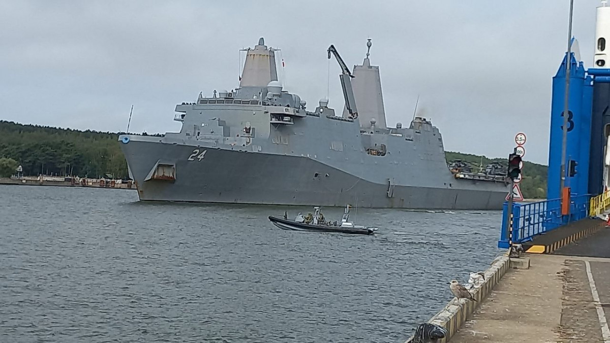 Į Klaipėdos uostą atplaukė Jungtinių Amerikos Valstijų karinio laivyno desantinis laivas "Arlington"