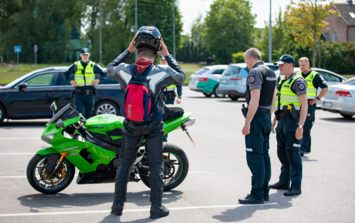 Per savaitgalį vykdytą priemonę motociklų ir motorolerių vairuotojų pažeidimams užkardyti nustatyta 13 pažeidimų