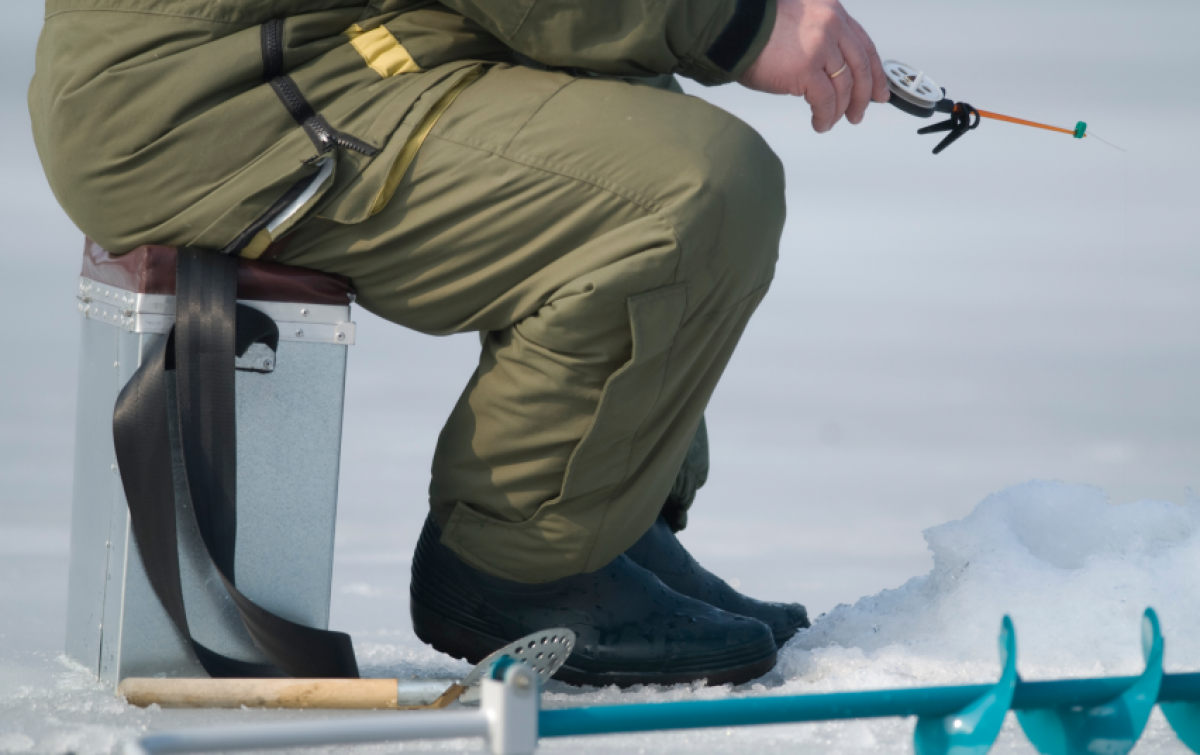 Prasidėjus poledinės žūklės sezonui, aplinkos apsaugos departamento pareigūnai įspėja žvejus