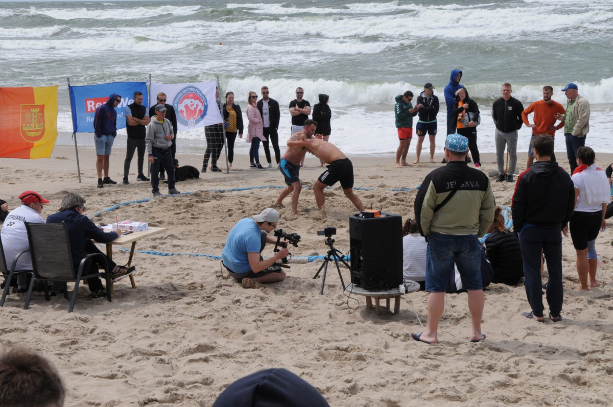 Giruliuose paaiškėjo Lietuvos atviro paplūdimio imtynių čempionato nugalėtojai
