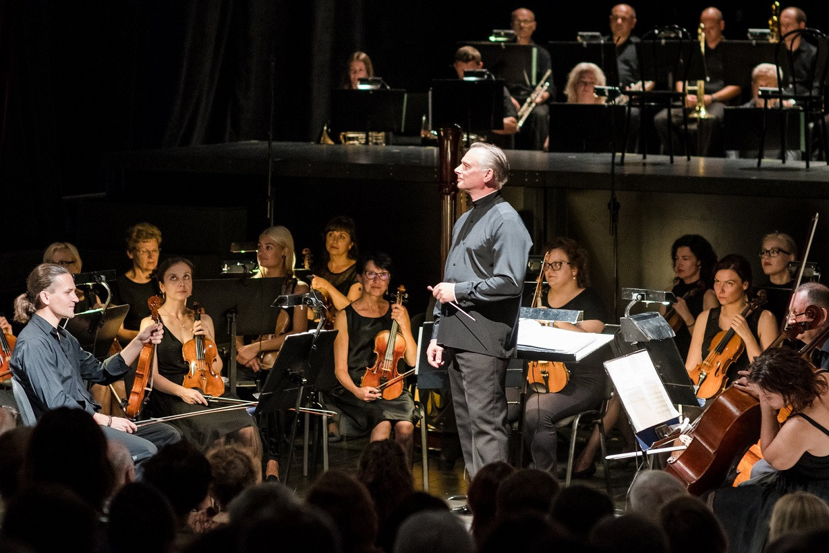 Dirigentas Martynas Staškus kviečia atsakymų į egzistencinius klausimus ieškoti kartu su operos „Lokys“ herojais