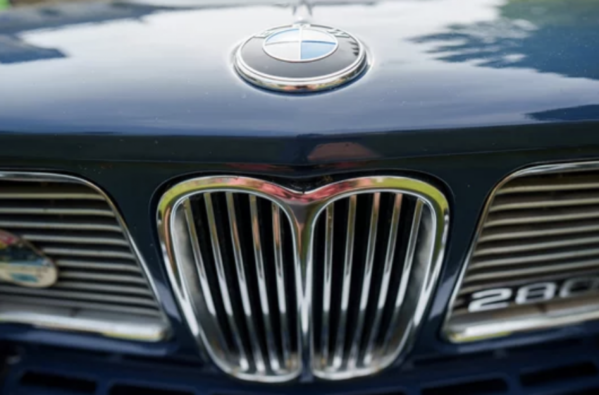 Klaipėdos policijos pareigūnai sulaikė brangias detales nuo BMW automobilių vogusius asmenis