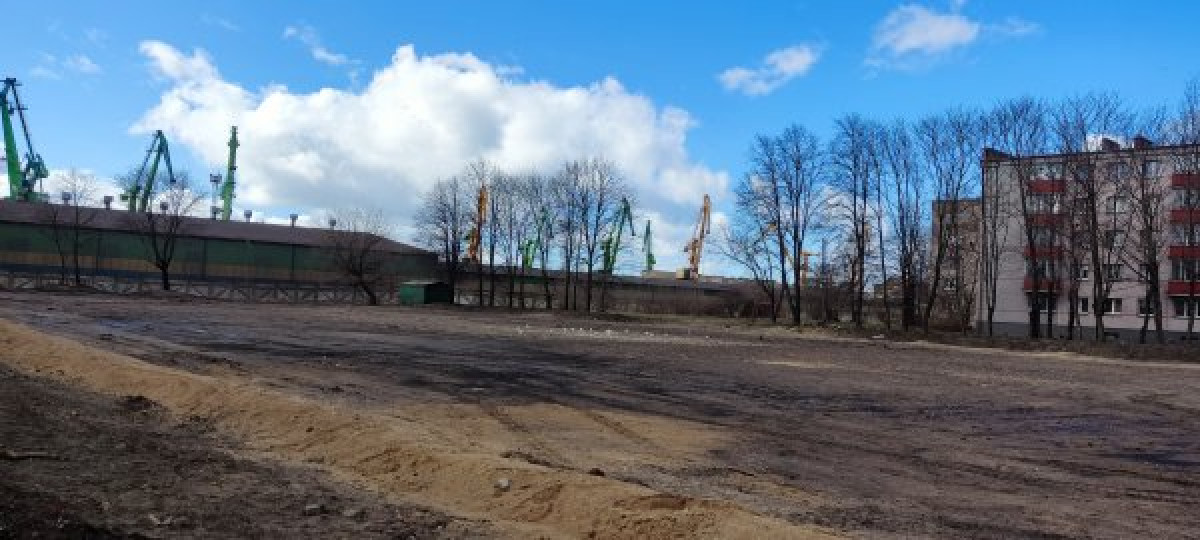 Užbaigti užteršto grunto sutvarkymo darbai Klaipėdos Vitės progimnazijos teritorijoje