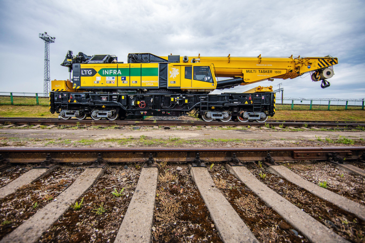 „LTG Infra“ laikinai stabdo geležinkelio Plungė–Šateikiai statybas