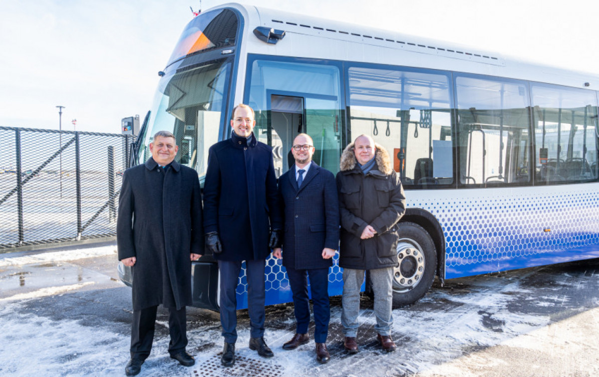 Vilniaus oro uosto keleivius veža klaipėdiečių kurtas autobusas