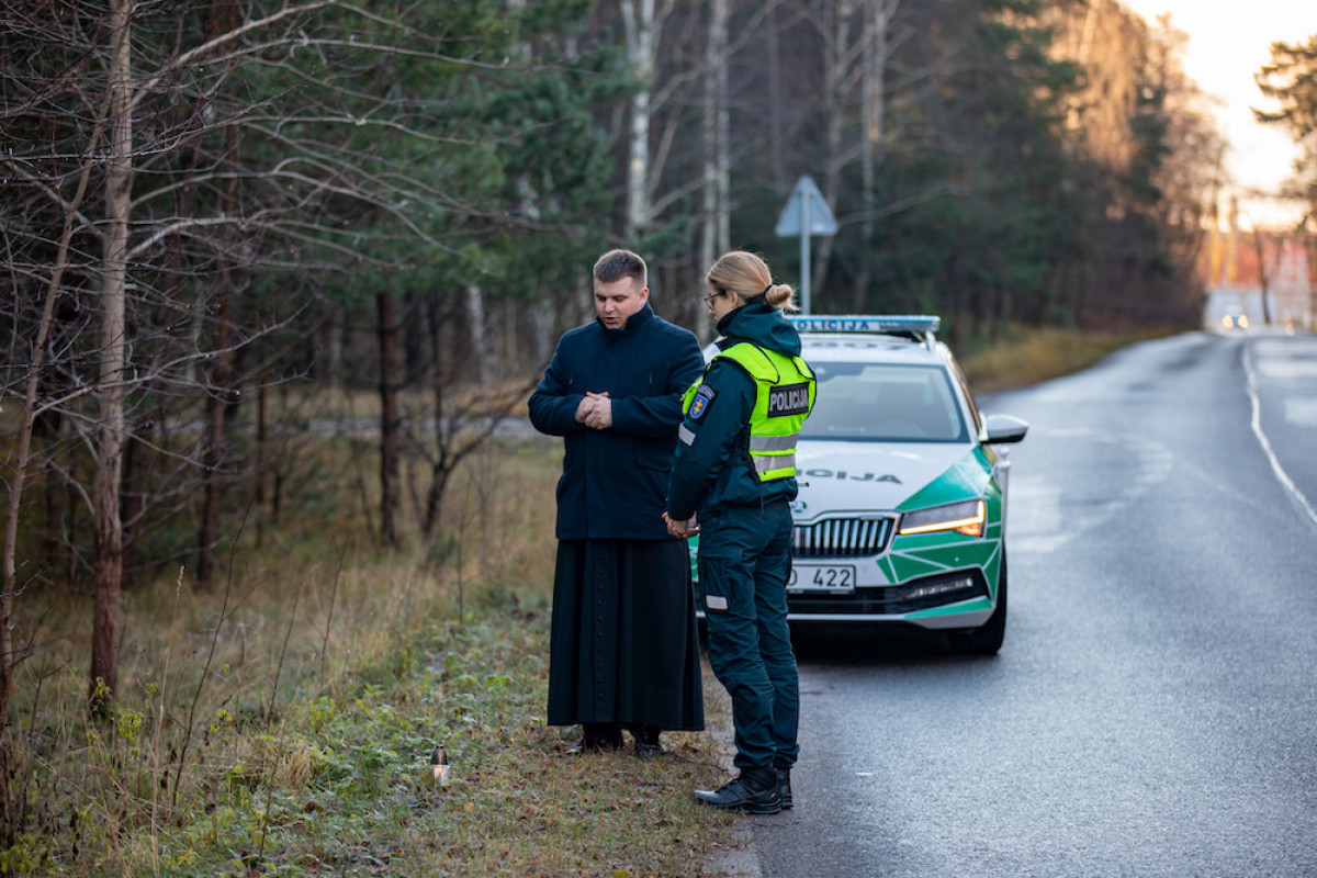 Klaipėdos apskrities policijos pareigūnai paminėjo pasaulinę žuvusiųjų eismo įvykiuose atminimo dieną