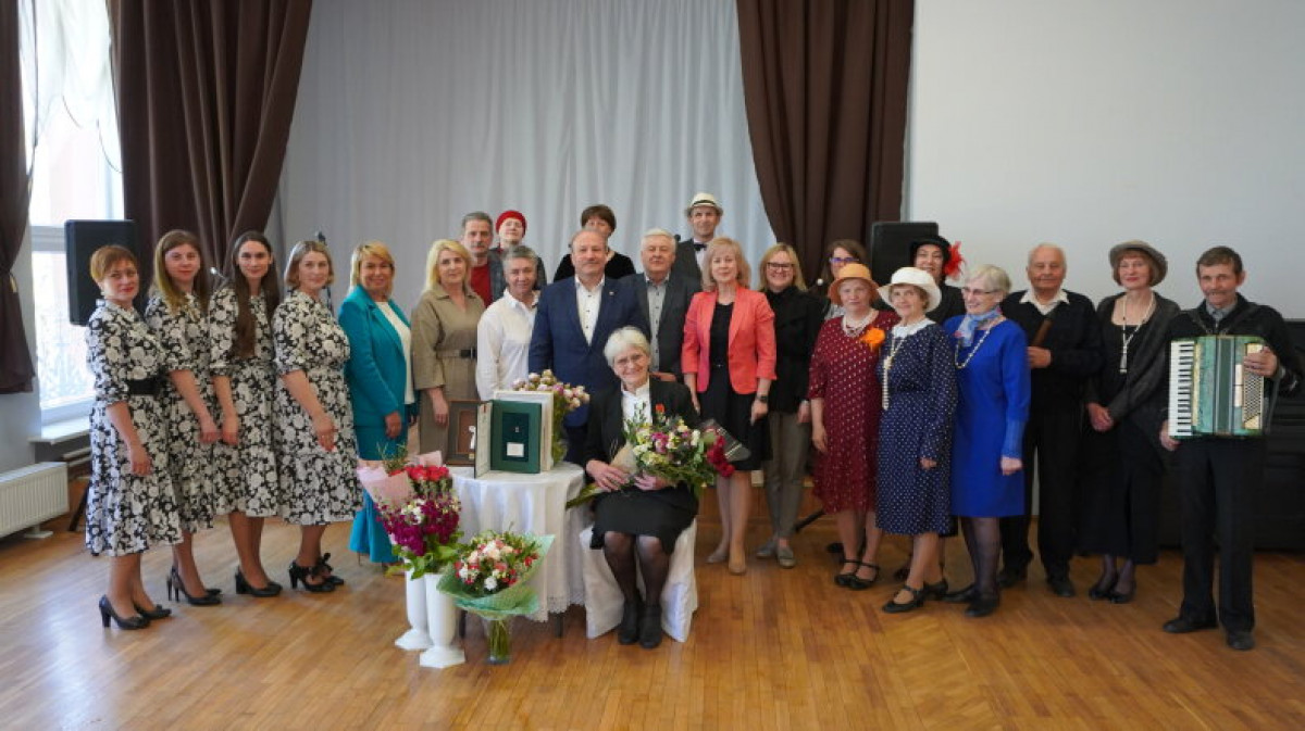 Pasveikinta Prezidento ordino „Už nuopelnus Lietuvai“ medaliu apdovanota daugiavaikė mama
