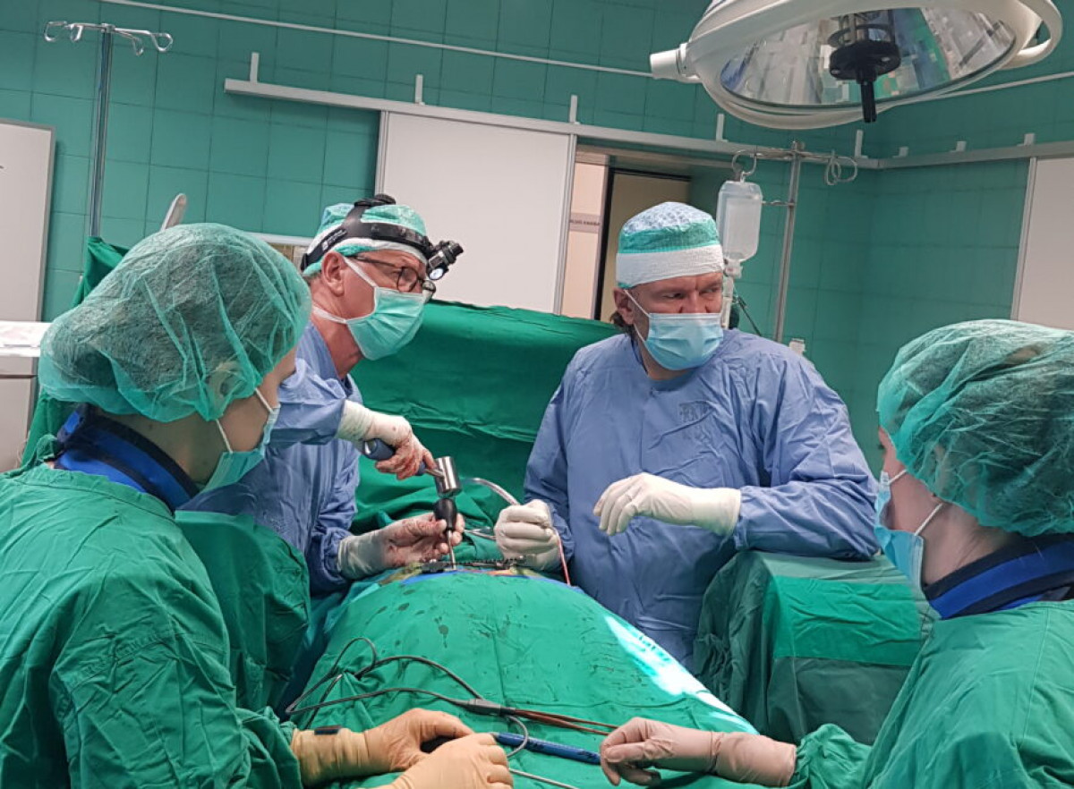 Respublikinės Klaipėdos ligoninės neurochirurgai pradėjo naudoti naują modernią stuburo fiksacijos konstrukciją
