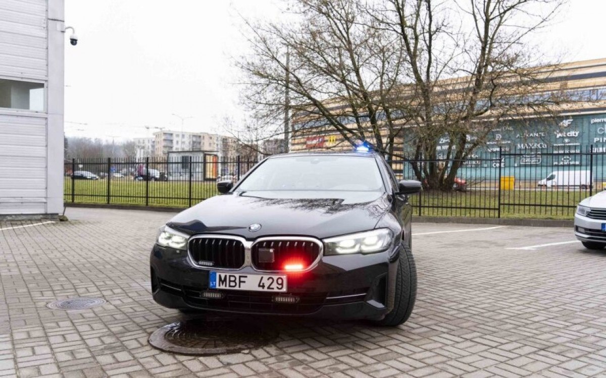 Naujas policijos BMW stebina galimybėmis: vienu metu gali „matyti“ 256 pažeidėjus, o jų stabdyti – nė nereikės