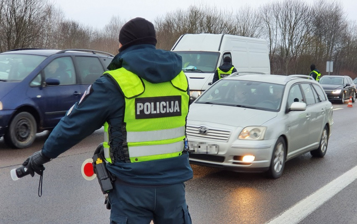 Lietuvos kelių policija perspėja nepamiršti apie lapkritį pradedančius galioti draudimus