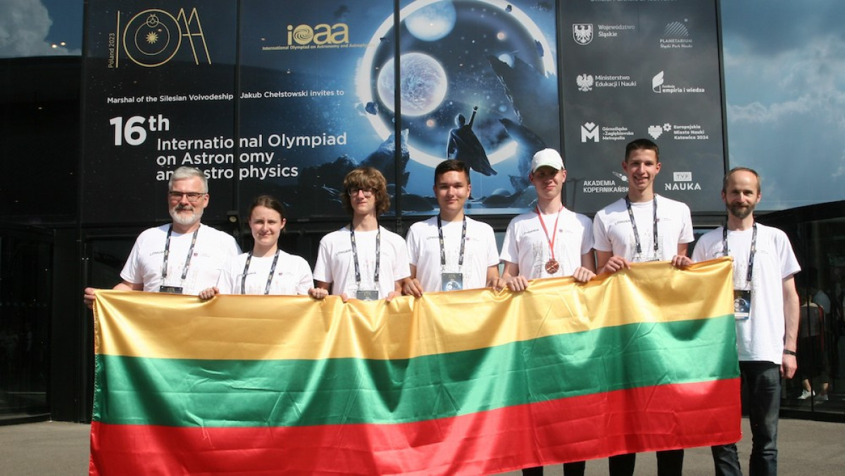 Iš Tarptautinės astrofizikos ir astronomijos olimpiados Lietuvos komanda grįžo su bronzos medaliu