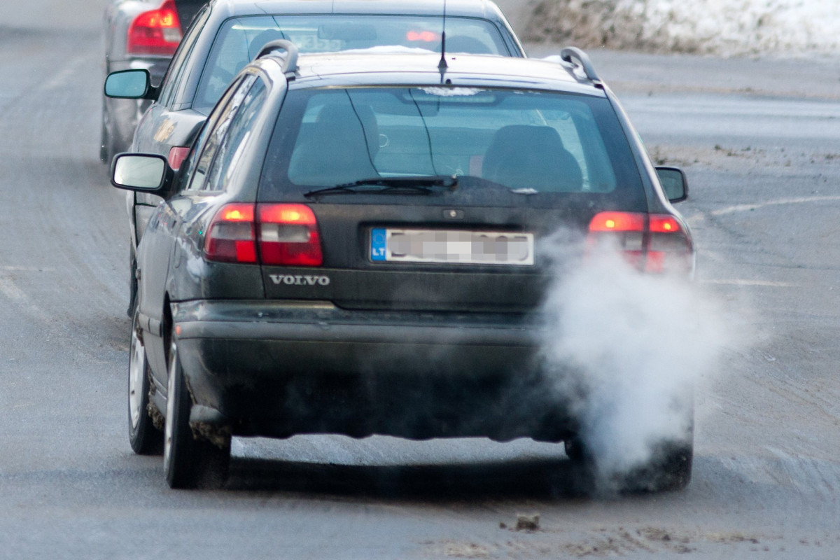 Seimas pritarė, kad automobilius stabdyti ir atlikti jų taršos matavimus galės ir aplinkosaugininkai