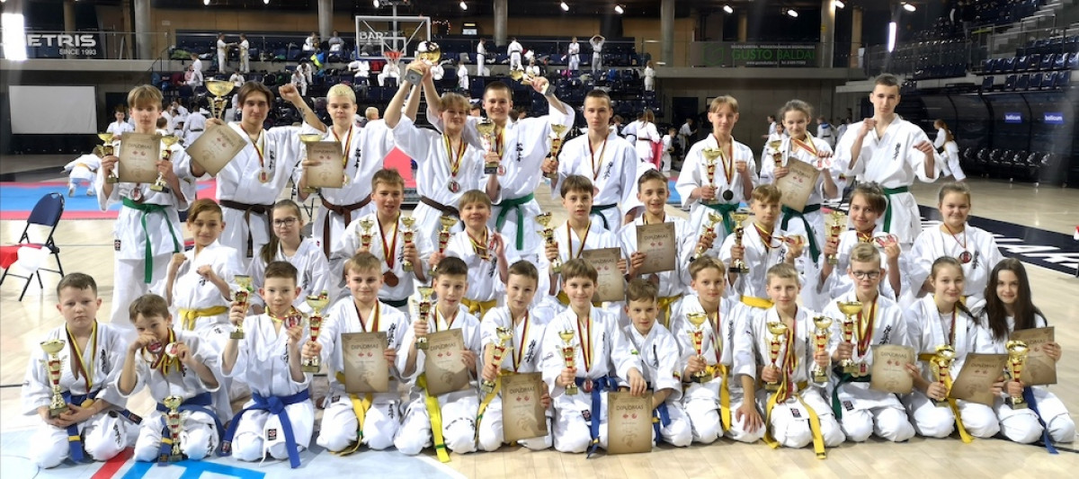 Klaipėdos „Okinava“ Lietuvos Kyokushin karate KATA čempionate iškovojo net 31 medalį