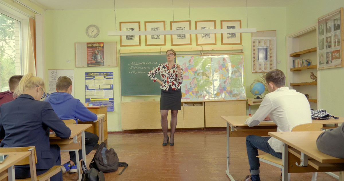 Aktorei Kristinai Švenčionytei filme „Sistema“ teko bukos sisteminės mokytojos Onutės vaidmuo