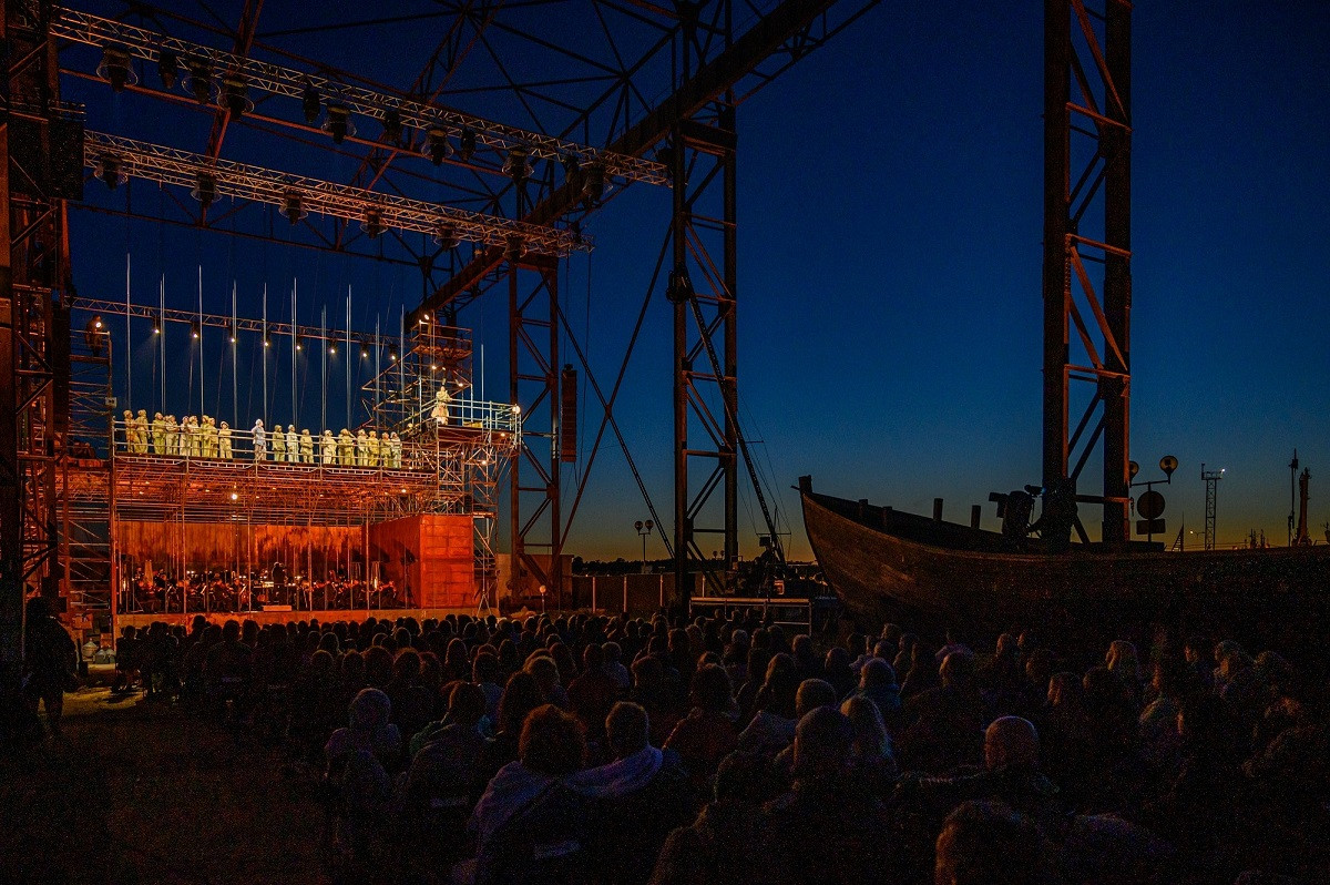 Klaipėdos festivalis skelbia programą: marių krante šiemet išsilaipins miesto įkūrėjai pranciškonai, amžinos meilės ieškantis Skrajojantis olandas ir operos solistų žvaigždynas