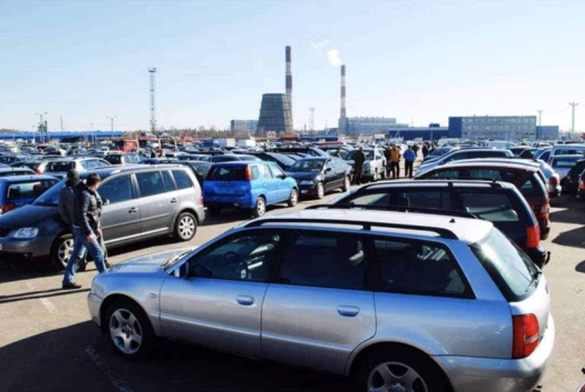 VMI naudotų automobilių pardavėjų kontrolė: surinko papildomų mokesčių, išaiškino nelegalias veiklas
