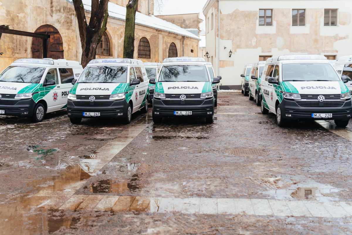 policija nauji automobiliai