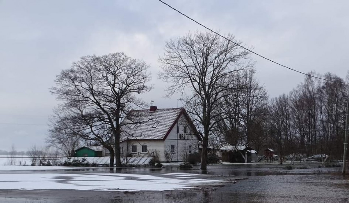 Šilutės rajone potvynis ėmė semti namus, baiminamasi šalčių