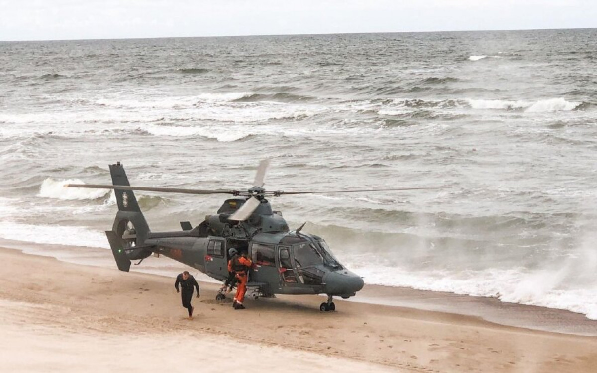 Baltijos jūroje dingo banglentininkas, vidurnaktį pakeltas kariuomenės sraigtasparnis