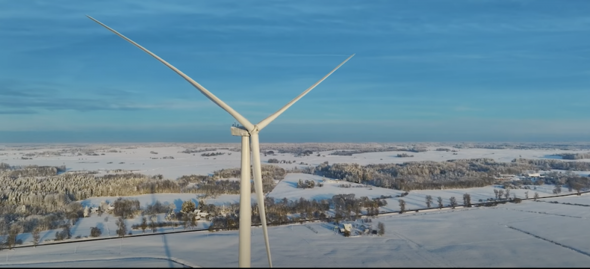 Itin greitai statomas vėjo jėgainių parkas Šilalėje jau teikia elektros energiją
