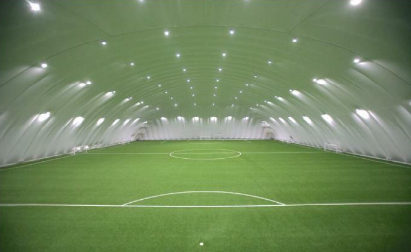 Pasirašyta sutartis dėl futbolo maniežo su oro kupolu statybos