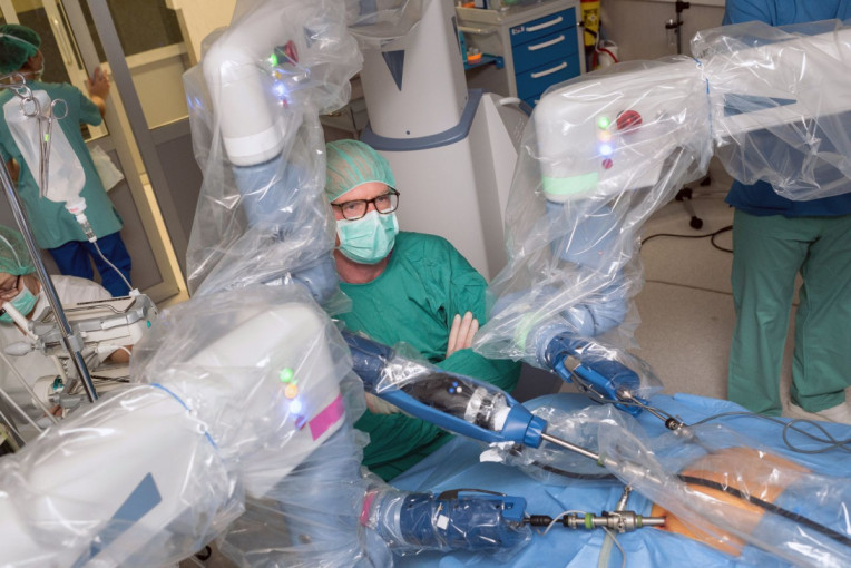 Vienintelė Baltijos šalyse Klaipėdos universitetinė ligoninė plėtoja robotinę chirurgiją