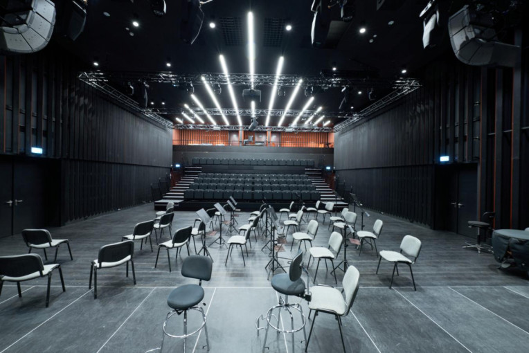 Muzikinio teatro orkestrui teks „prisijaukinti“ unikalią naujosios salės akustiką