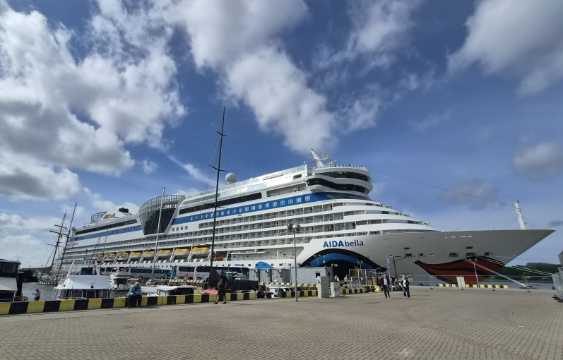 Į Klaipėdą atplaukė kruizinis laivas „AIDAbella“: daugiau nei du tūkstančiai turistų susipažins su Vakarų Lietuva