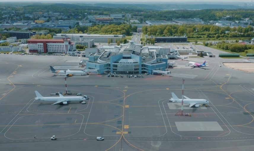 Dėl Ukrainos oro erdvės uždarymo – Lietuvos oro uostuose atšaukiami skrydžiai šia kryptimi