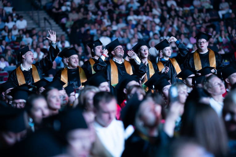 Klaipėdos universiteto absolventai atsiėmė diplomus