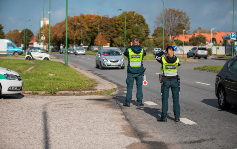 Klaipėdos Kelių policijos reidas:143 eismo taisyklių pažeidimai, 827 greičio viršijimai ir girti vairuotojai