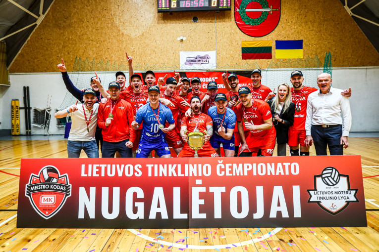 Čempioniškai žaidę „Amber Volley“ tinklininkai susigrąžino Lietuvos pirmenybių sostą