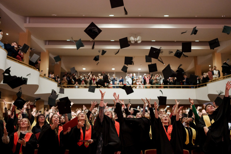 Klaipėdos universitete įteikti diplomai 33-iosios laidos absolventams