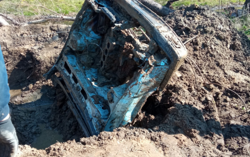 Klaipėdos rajone, sodų bendrijoje rastas užkastas automobilis