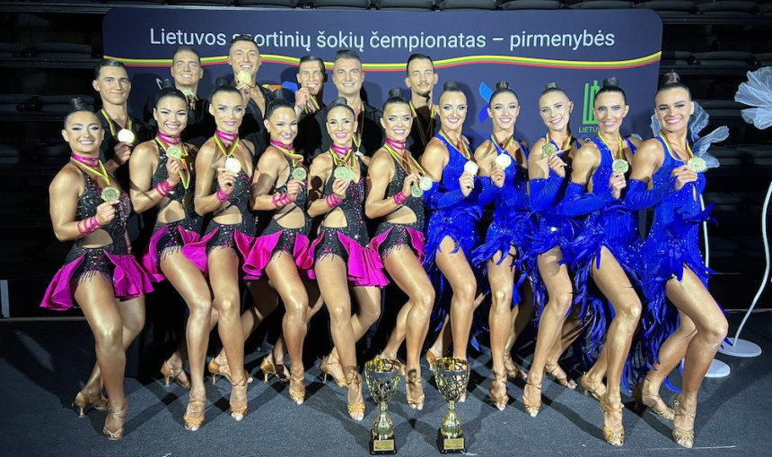 Klaipėdos universiteto šokėjų triumfas Kaune: parvežti du čempionų titulai ir pristatytas vienintelis porų ansamblis Lietuvoje