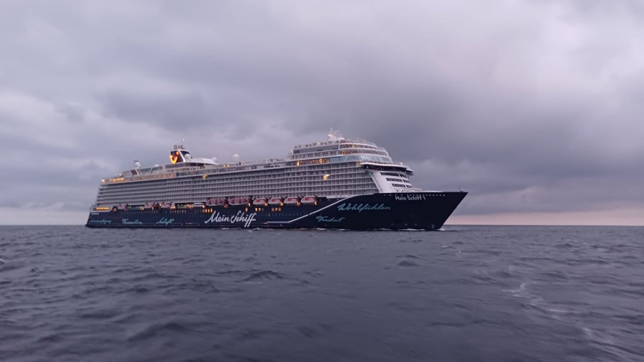 Klaipėdos uoste vieši gražuolis kruizinis laivas „Mein Schiff 1“