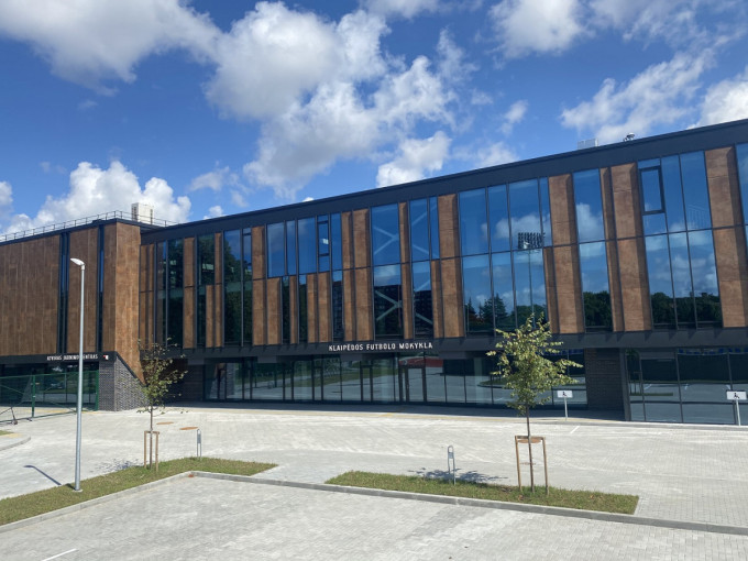 Atidaryta rekonstruota Klaipėdos futbolo mokykla