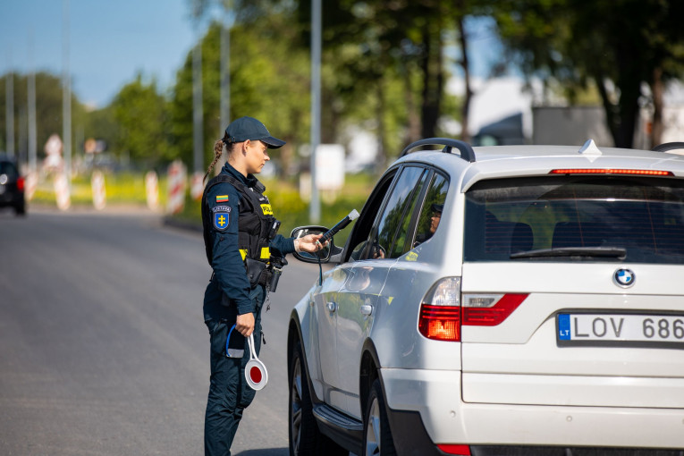 Praėjusią savaitę Klaipėdos apskrities kelių policijos pareigūnai užfiksavo beveik 700 įvairių KET pažeidimų