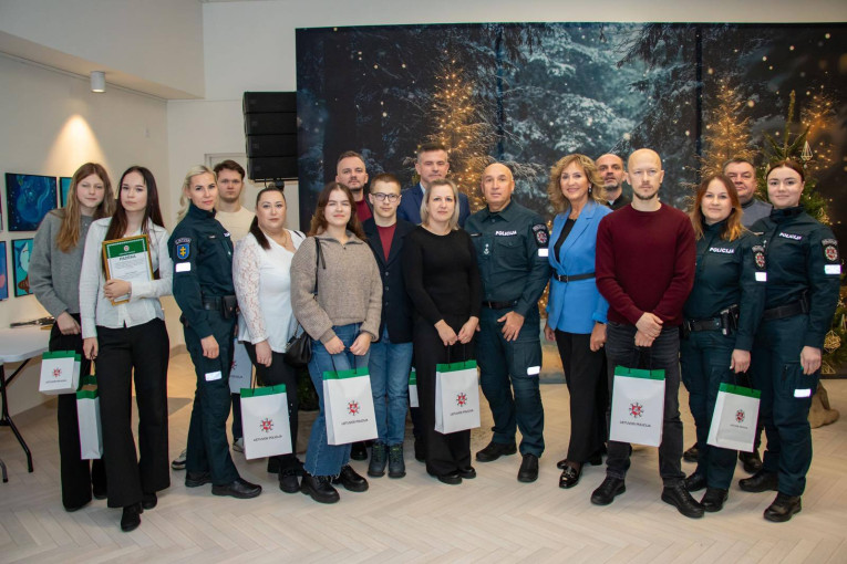 Pareigūnai padėkojo policijos rėmėjams, soc. partneriams ir aktyviausiems saugios kaimynystės puoselėtojams