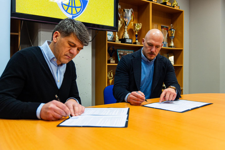 „Neptūnas” pasirašė bendradarbiavimo sutartį su  Klaipėdos Vlado Knašiaus krepšinio mokykla