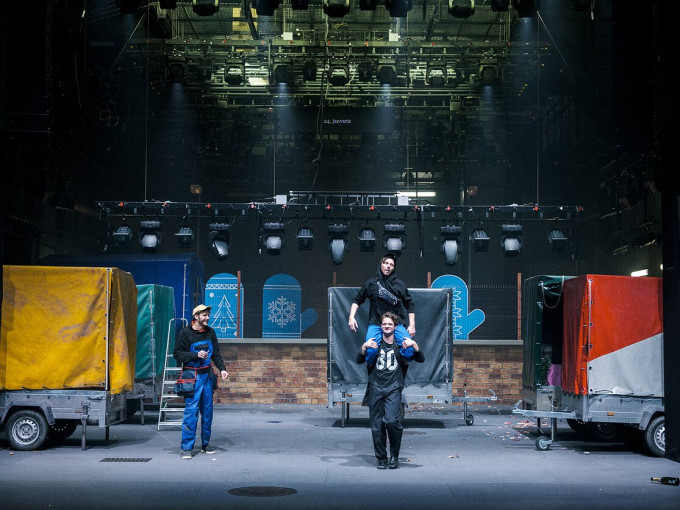 Teatro žiūrovai Klaipėdoje senuosius metus išlydės su Kalendorium