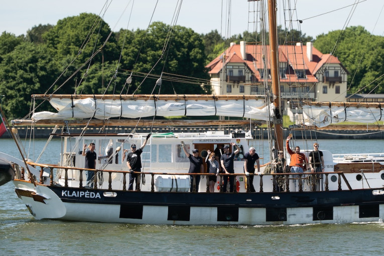 Klaipėdos universiteto burlaivis „Brabander“ išplaukė į regatą „The Tall Ships Races 2026“