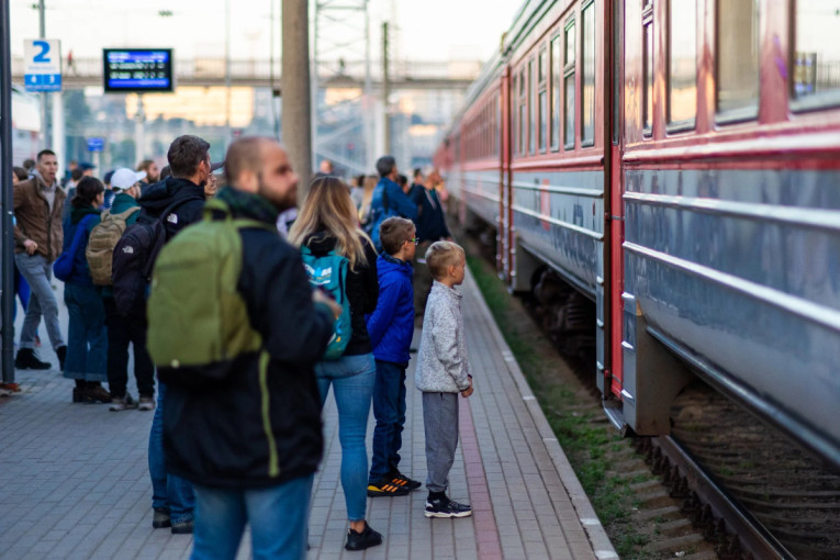 Įsigaliojo nauji traukinių tvarkaraščiai: daugiau vietinių ir tarptautinių maršrutų, papildomos stotelės