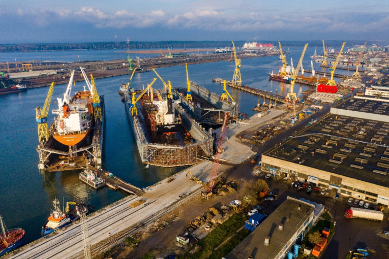 AB „Vakarų laivų gamykla“ stiprina laivų remonto pajėgumus − eksploatacijai baigia ruošti antrąjį „Panamax“ tipo laivams skirtą doką