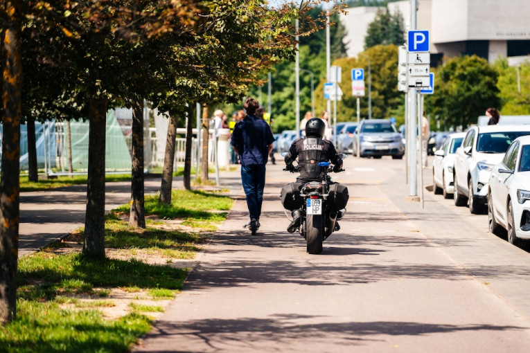 Palangoje – gaudė ir pavyzdingus paspirtukų vairuotojus